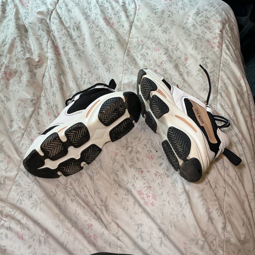 Steve Madden Possession Chunky Dad Sneakers – Size 9.5M – Black/White/Beige - Picture 7 of 7